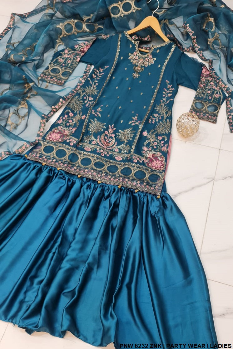 PNW 6232 Pakistani women's chiffon outfit with organza dupatta detail view