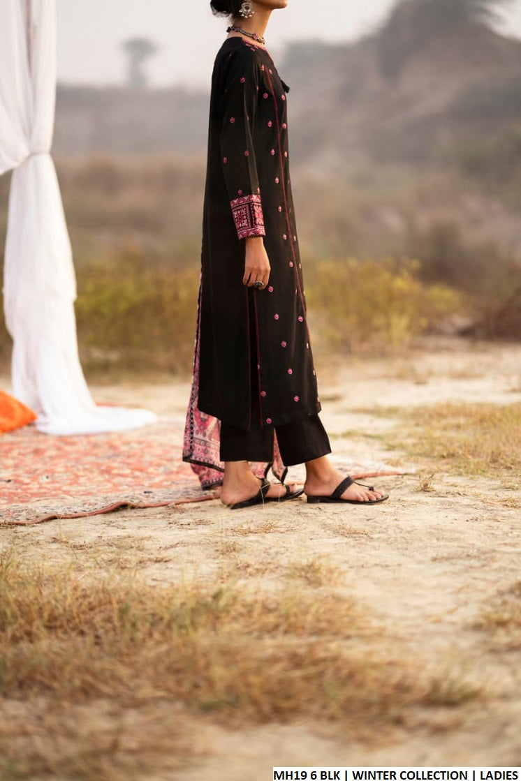 MH19 6 sulb khaddar Pakistani women's straight shirt winter outfit side view