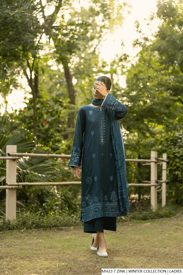 Khaddar straight shirt zinc grey - Pakistani women's winter 3-piece suit with digital print dupatta front view