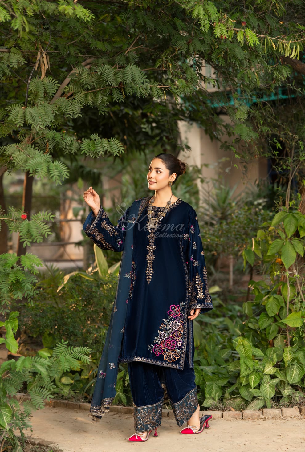 Pakistani women's zinc grey velvet long kaftan plazo detail view