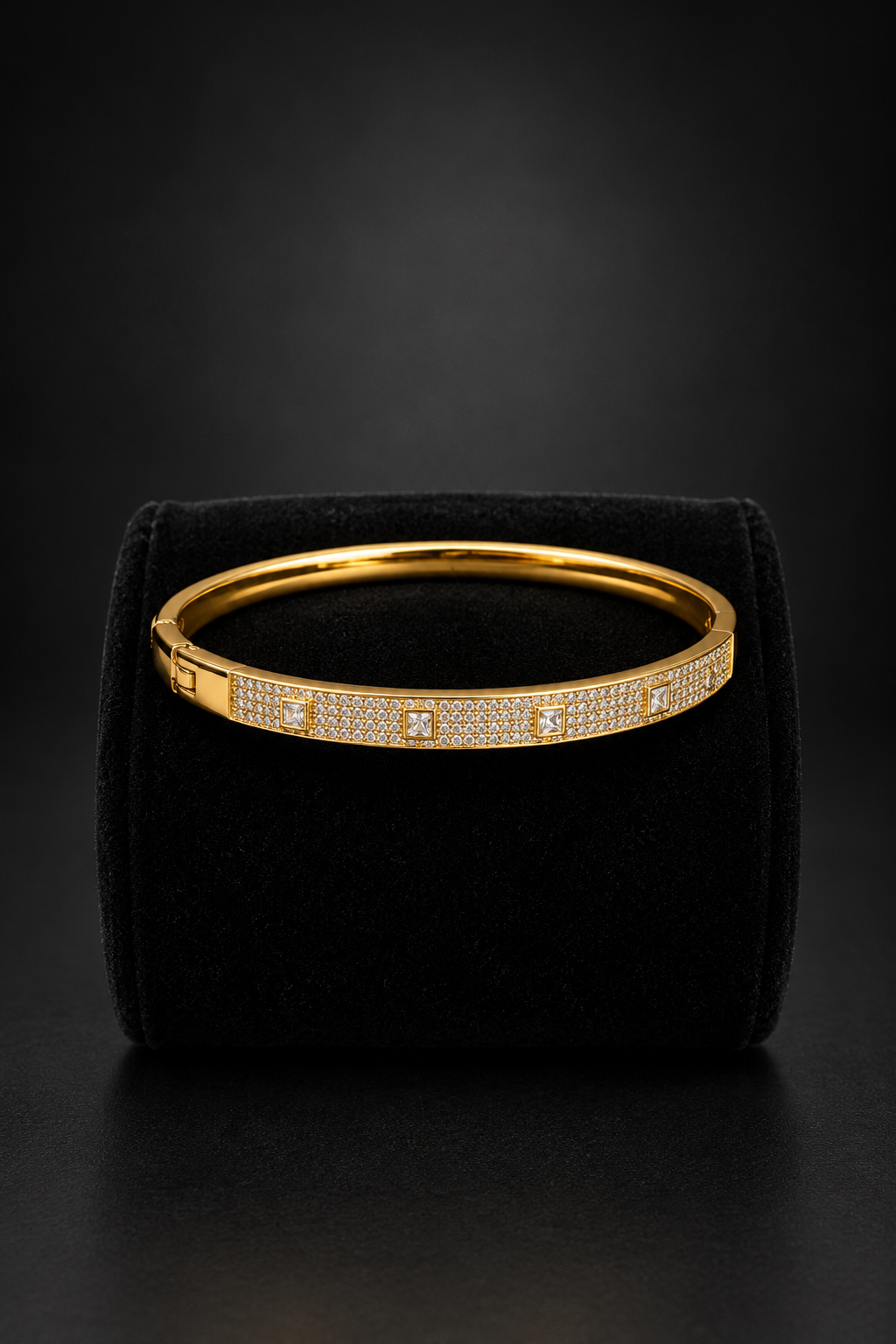 JW38 – Gold-Tone Crystal Pavé Bangle