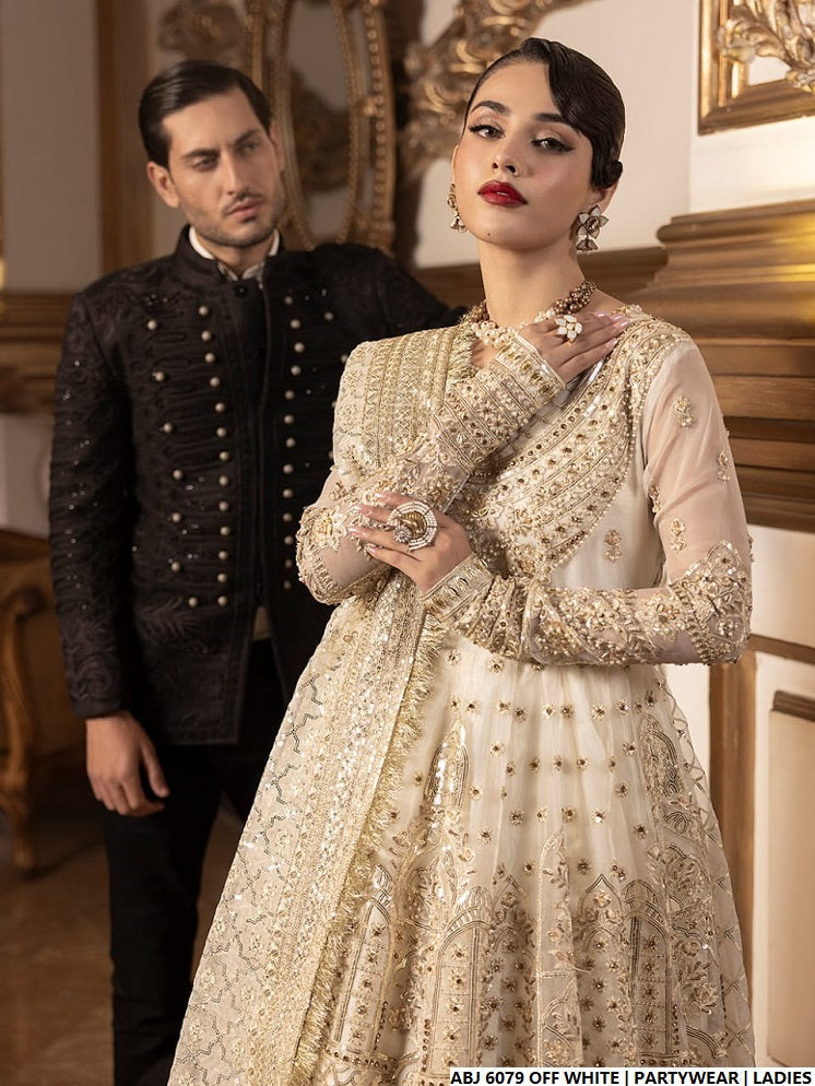 Pakistani women's off white chiffon short frock detail view