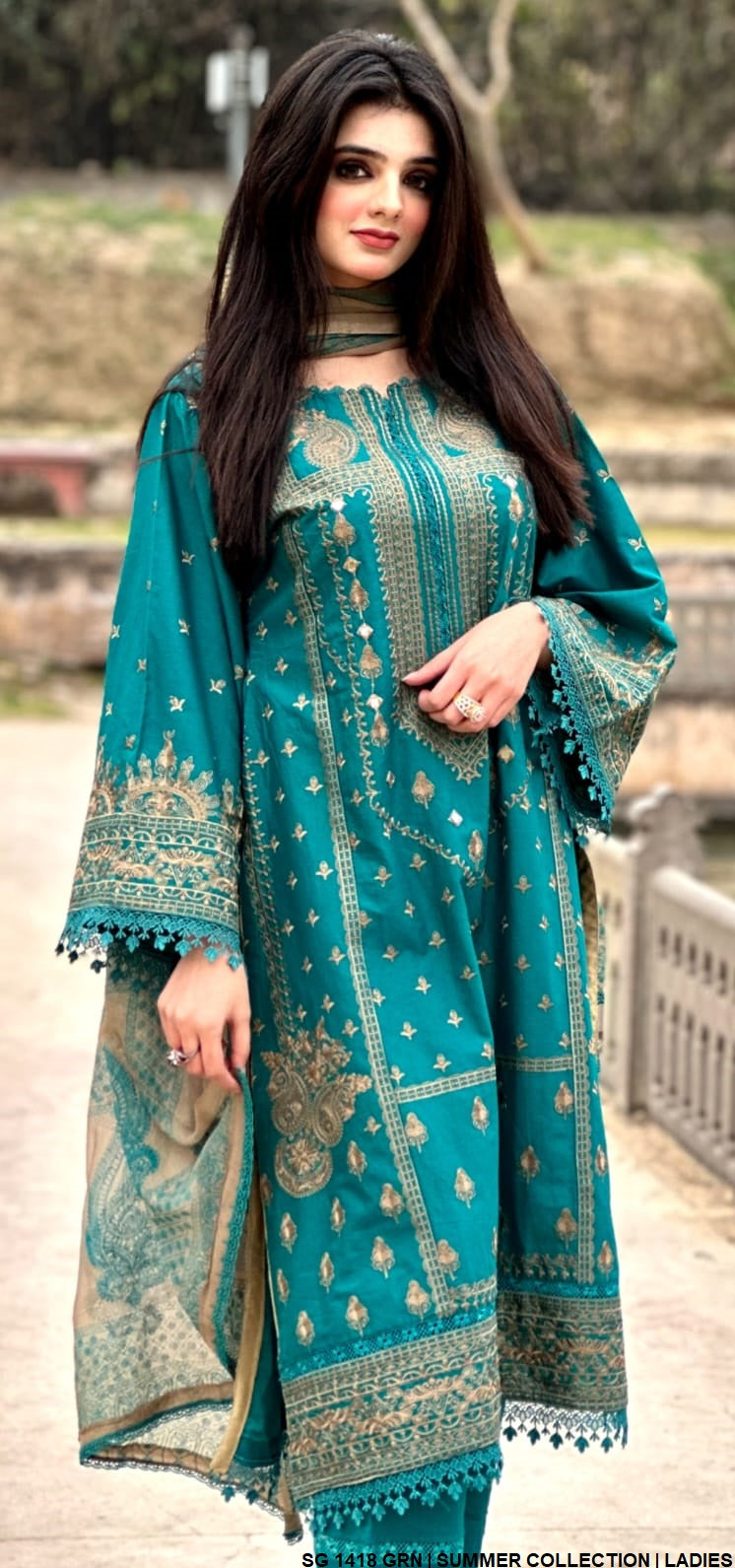 SG 1418 Pakistani women's cotton casual outfit with chiffon dupatta detail view