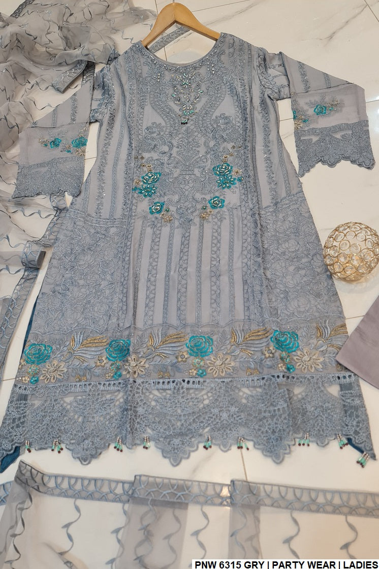 PNW 6315 Pakistani women's chiffon outfit with organza dupatta detail view