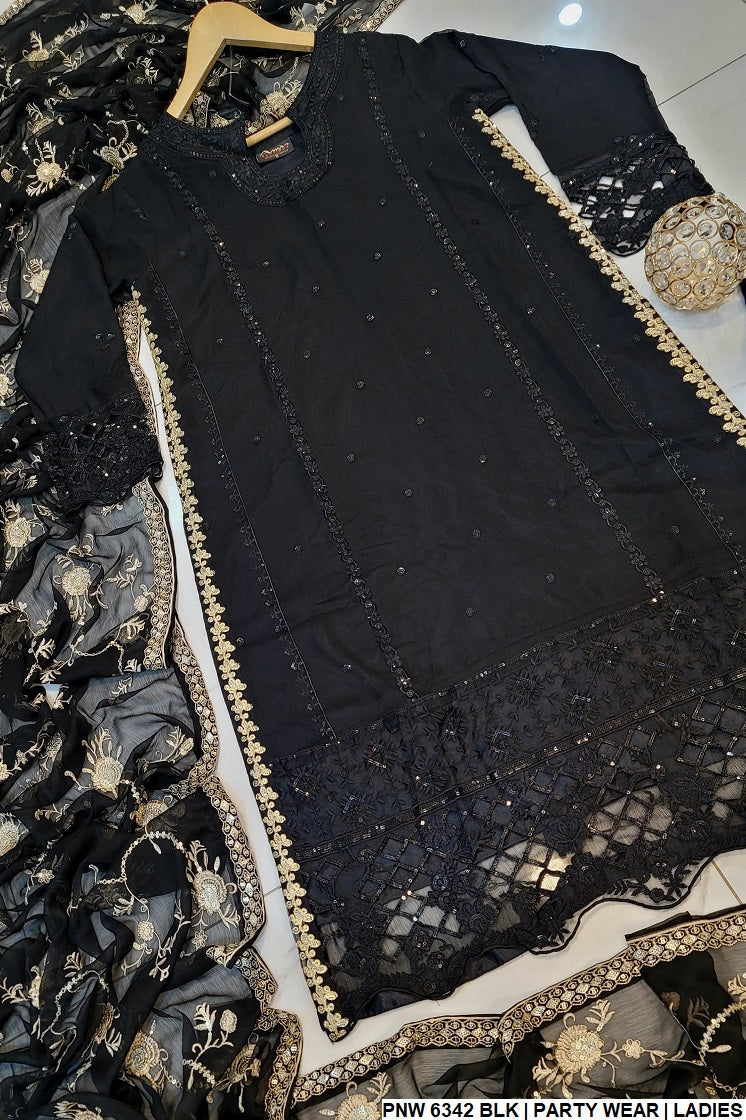 PNW 6342 Pakistani women's chiffon A-Line with chiffon dupatta detail view