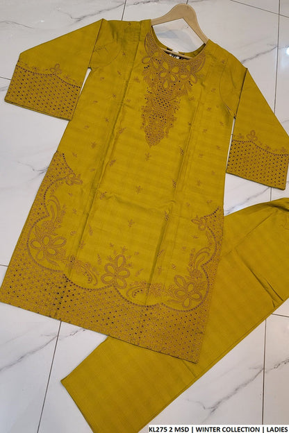 KL275 2 Pakistani women's winter cotton suit with dupatta detail view