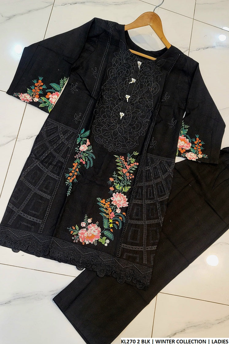 KL270 2 Pakistani women's winter cotton suit with dupatta detail view