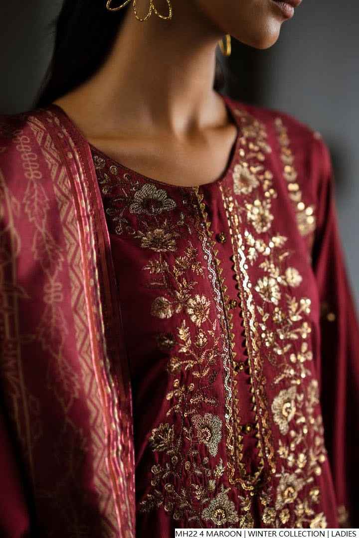 Khaddar straight shirt maroon - Pakistani women's winter 3-piece suit with digital print dupatta front view