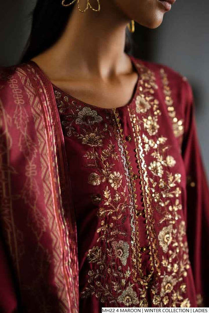 Khaddar straight shirt maroon - Pakistani women's winter 3-piece suit with digital print dupatta front view