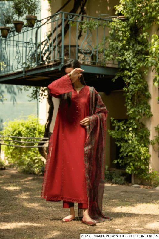 Khaddar straight shirt maroon - Pakistani women's winter 3-piece suit with digital print dupatta front view