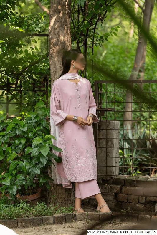 Khaddar straight shirt pink - Pakistani women's winter 3-piece suit with digital print dupatta front view