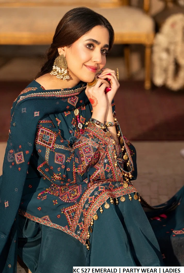 Pakistani women's emerald green georgette short shirt farshi shalwar detail view