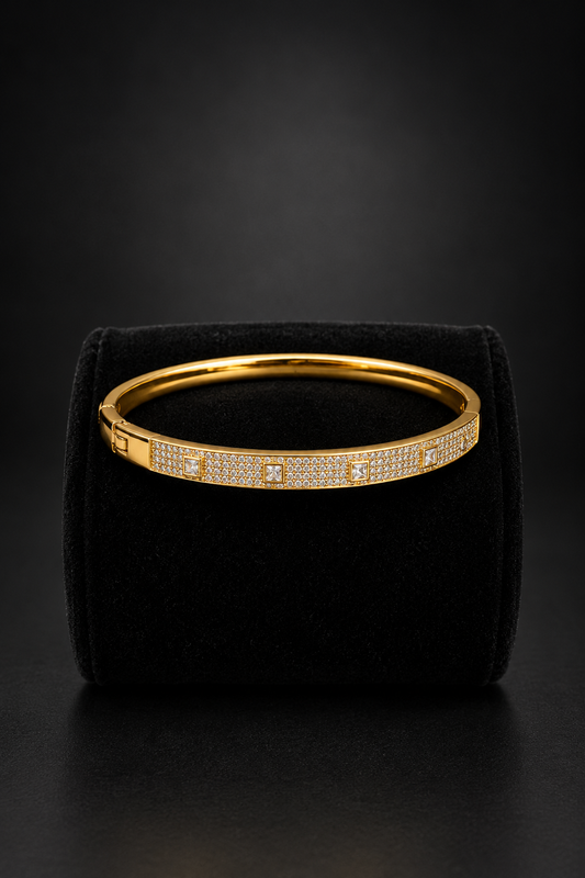 JW38 – Gold-Tone Crystal Pavé Bangle
