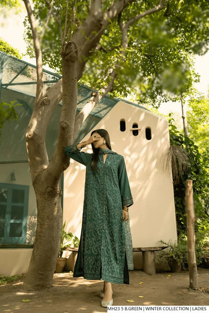 Khaddar straight shirt bottle green - Pakistani women's winter 3-piece suit with digital print dupatta front view