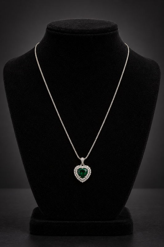 JW22 – Green Heart Silver-Tone Pendant Necklace